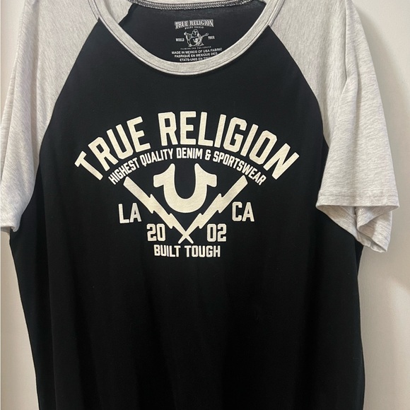 True Religion Logo Tee in Black XL. Relaxed fit, crew neck, short sleeves. - Picture 3 of 3